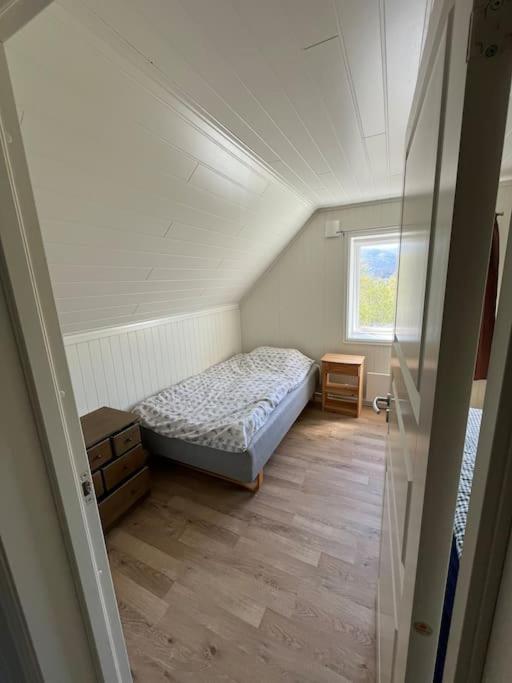 Og Naust I Idylliske Omstendigheter Holiday home Tjorvag